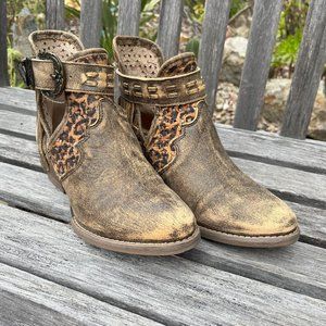 New Circle G by Corral Leopard Round Toe Cowboy Booties, Size 9.5
